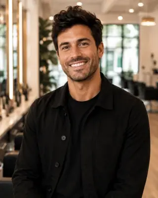 Devon R., senior stylist